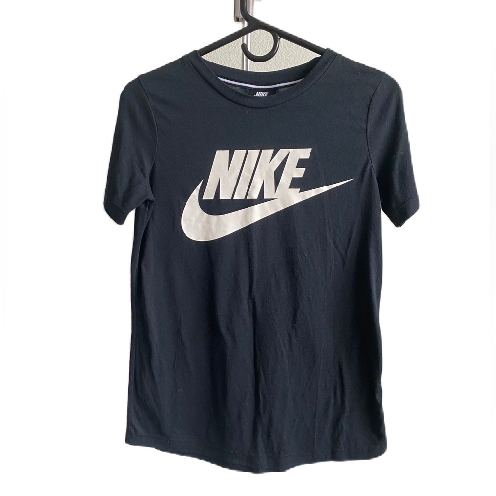 2 For $15 EUC Nike T-shirt Women’s XS Black